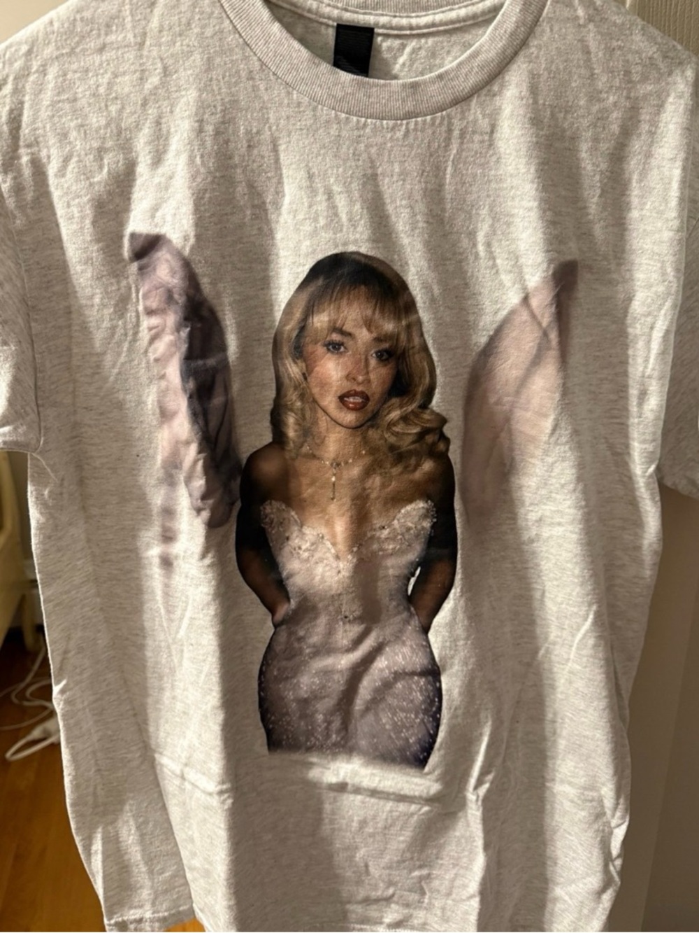 Graphic Tee with Glamorous Woman Print - Light Heather Gray